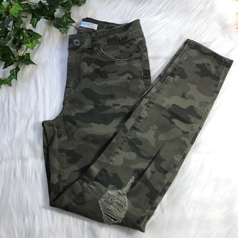 HP🎉Highway camouflage skinny ripped jeans NWOT
